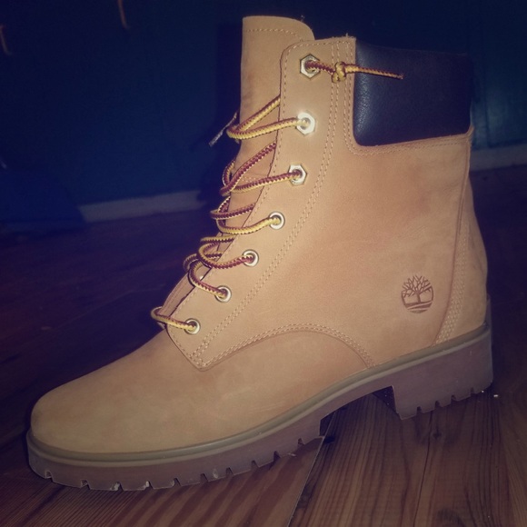 Timberland Shoes - Timberland - Women’s 8.5 - only worn twice! Timberland Shoes - Timberland - Women’s 8.5 - only worn twice!